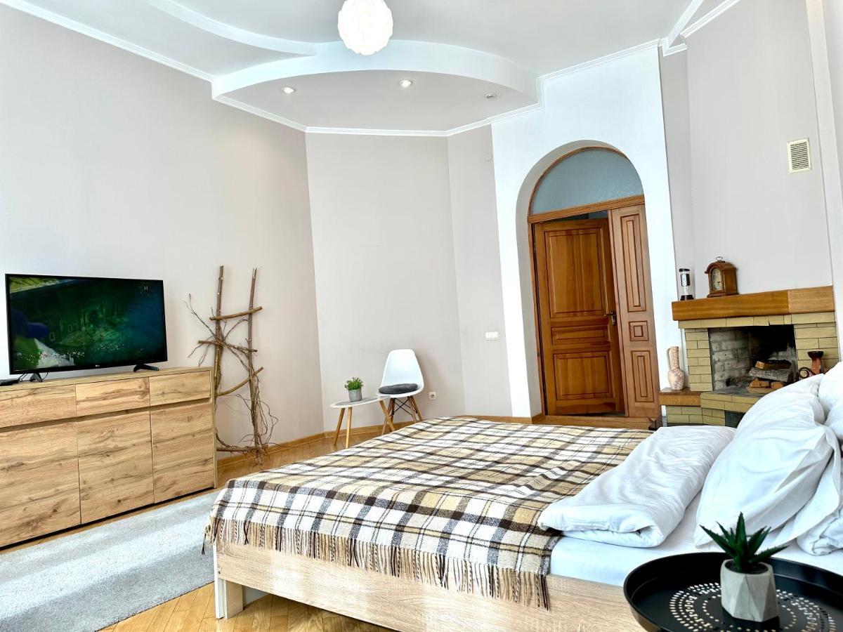 Apartments In The City Center, Near A Theatre, Zlata Plaza Rivne Buitenkant foto